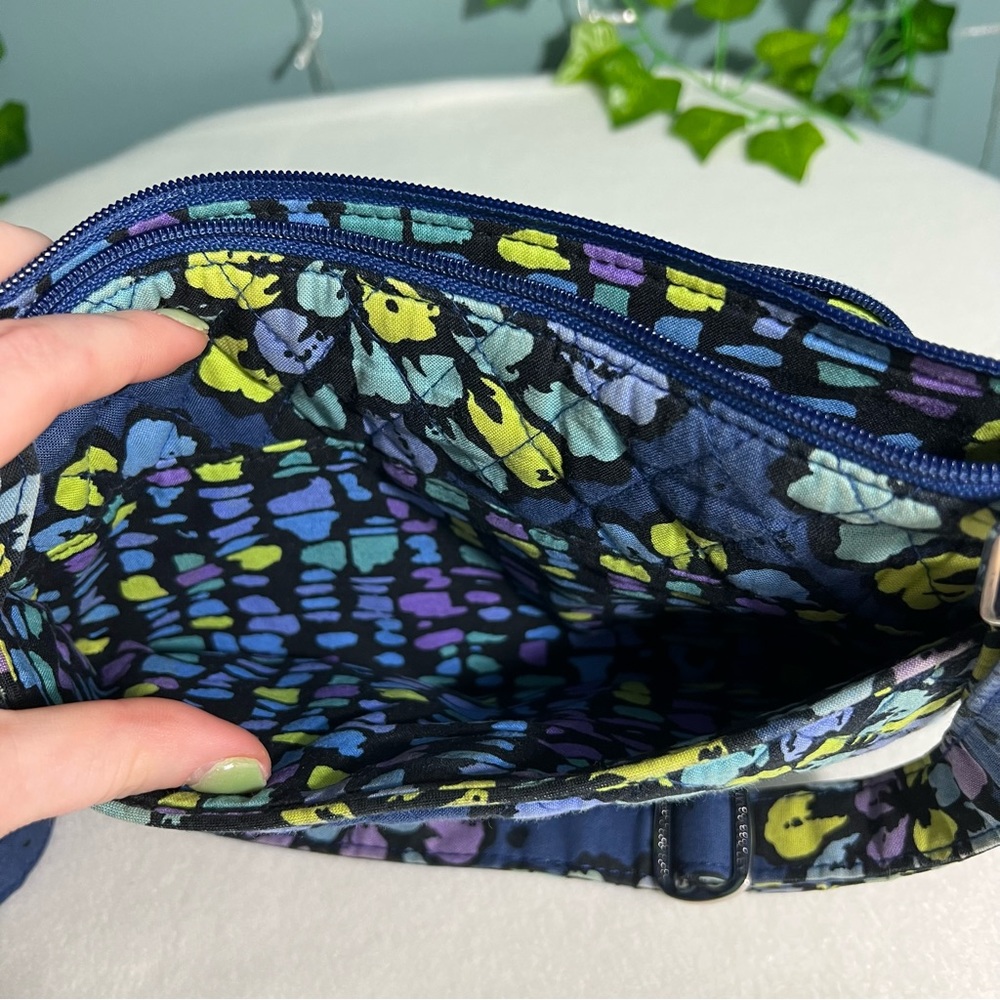 VERA BRADLEY CROSS BODY - Picture 6 of 6